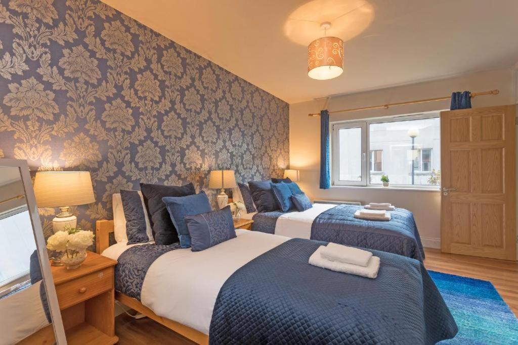 Town Square Townhouse - Best Location In غالواي المظهر الخارجي الصورة
